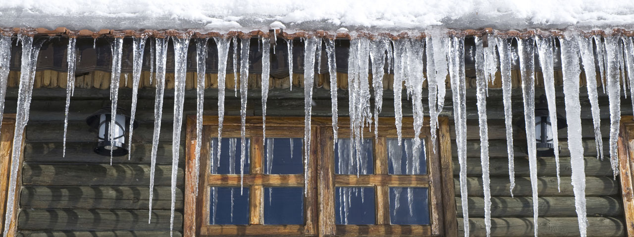 Spray foam prevents ice dams by providing proper insulation in Albuquerque attic spaces Spray foam prevents ice dams by providing proper insulation in Albuquerque attic spaces